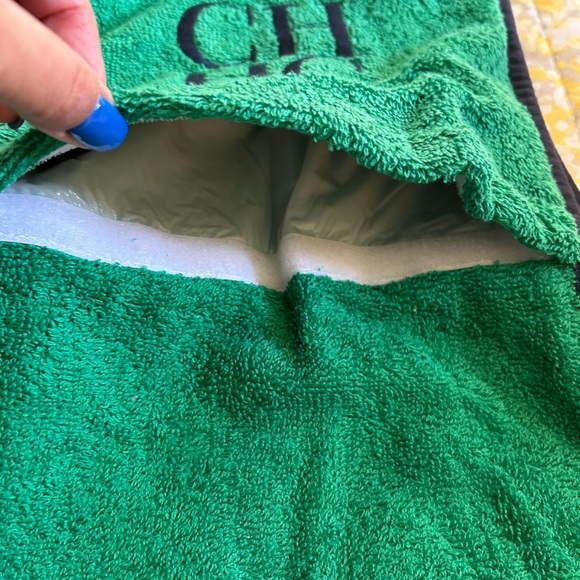 New Carolina Herrera Beach Towel     Brand new!! One still has the tag on it - Picture 5 of 7